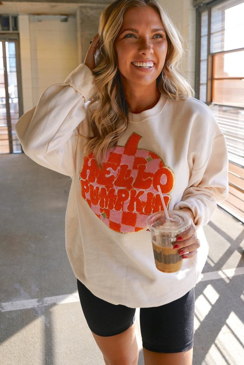 Chenille "HELLO PUMPKIN" White Graphic Sweatshirt