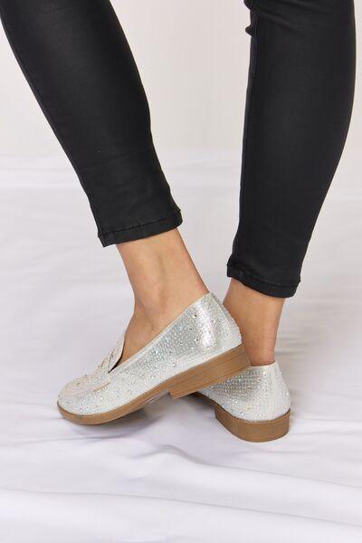  Rhinestone Pointy Toe Loafers